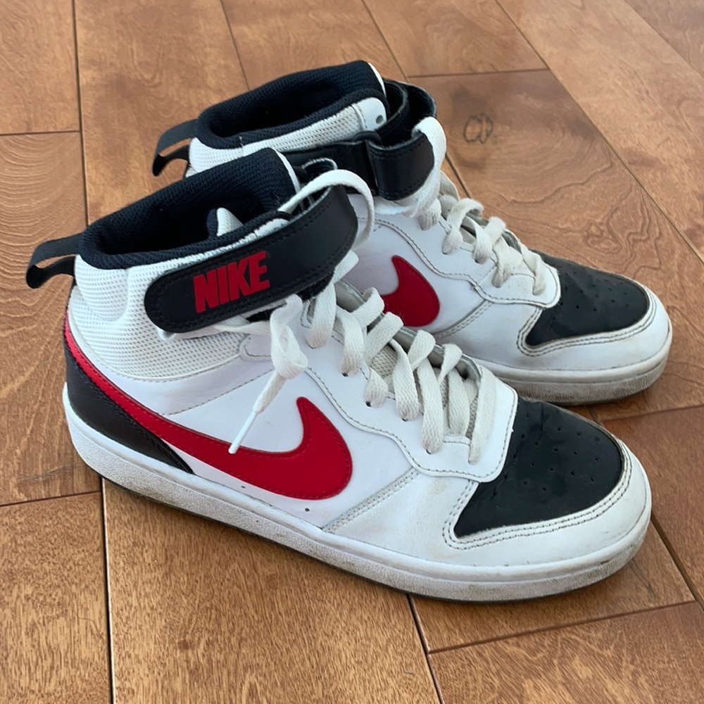 Youth 5.5 Nike Court Borough high top sneakers